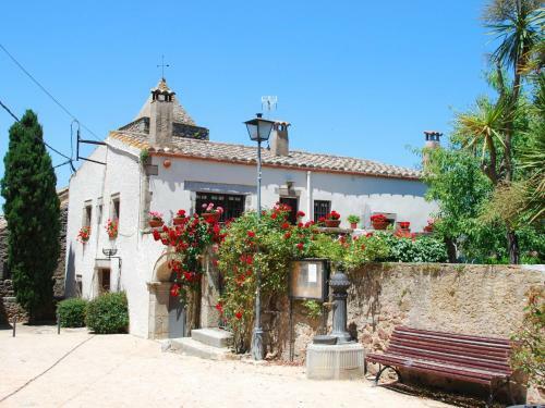 Spacious Villa In Romanya de La Selva With Swimming Pool