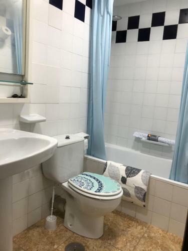 Inviting 2-bed Apartment In Sax Historical Spain