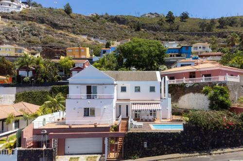 Home2book Stunning Villa Raquel, Pool & View