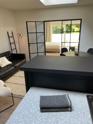 Unique Luxury Apartment With Cosy Garden!
