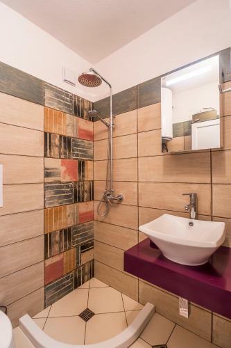 Luxury New Three Bedroom Apartment