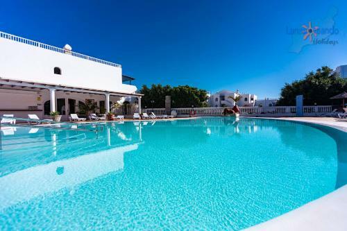 Green Apartment, Bright Apt In Costa Teguise