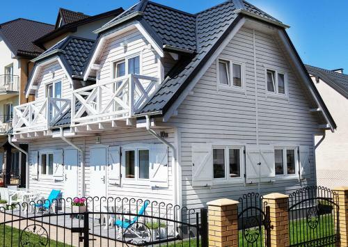 Apartamento Bia?y Domek (White House)