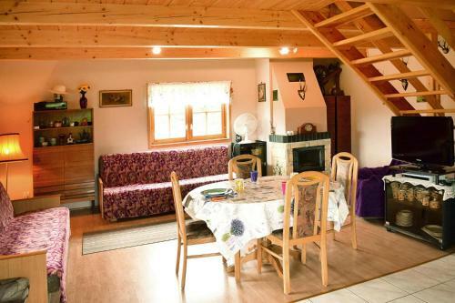 Holiday Home, Niesiolowice