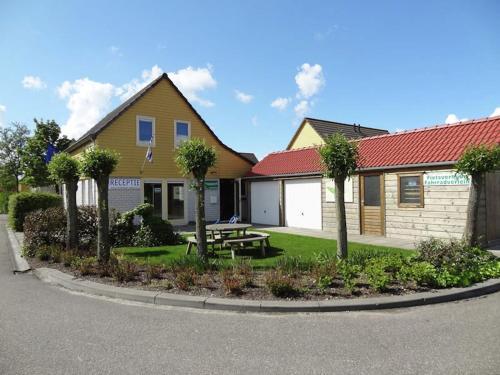Holiday Home Villapark de Oesterbaaiii