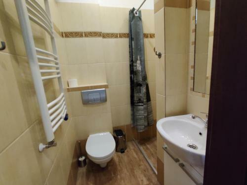 Hostal O?rodek Agroturystyczny Przystanek Ko?ski Dw�r