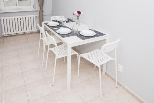 Apartment & Rooms At Glogowska Street