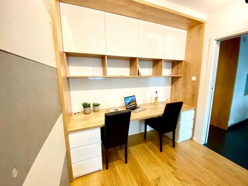 New Wave Apartment Big & Beautiful -parking