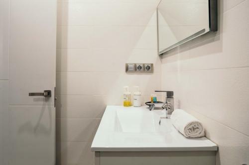 Apartamento Cathedral Modern 2br, 1ba, Wifi, Ac, Balcony