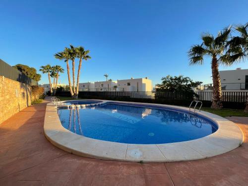 Deluxe Beach House: Sea, Pool & Relax