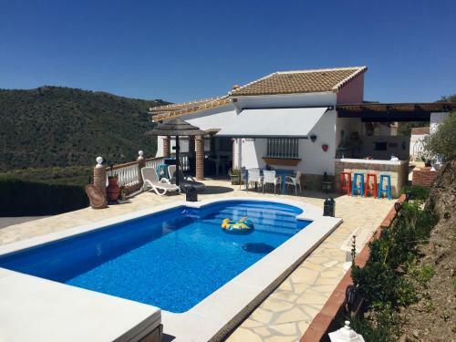 Casira, Ruime Villa & 2 Studio's - 8 Personen