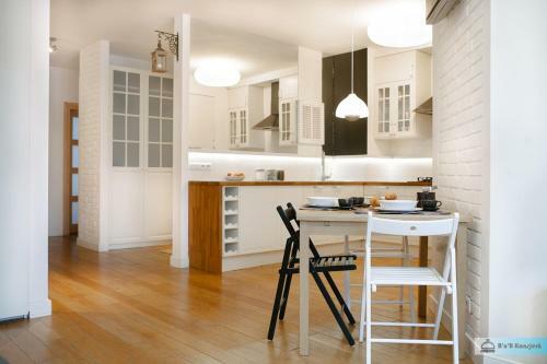 Warsaw Concierge Family Apartment