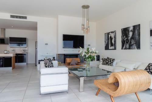 Luxury Villa With Outdoor Bar, Ibiza Villa 1027