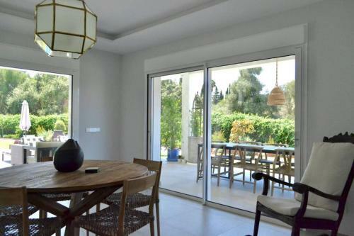 New 4 Bed Designer Villa With Pool