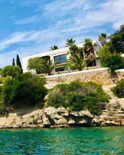 Splendide Villa Les Pieds Dans L'eau Dans La Baie de Mahon
