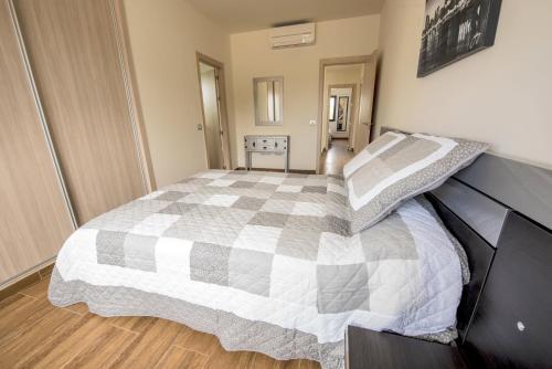 5 Star Luxury Villa, Private Heated Pool, Golf & Sea Views.