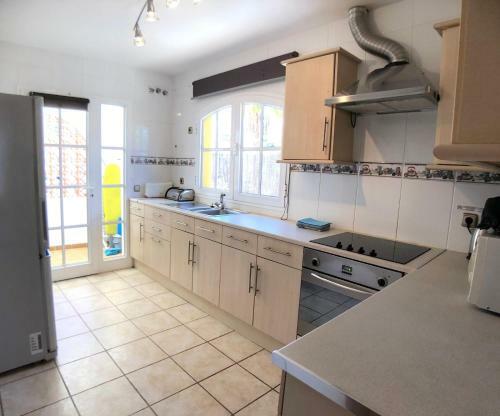 Villa Dwarika, Home Away From Home - Private Heated Pool And Jacuzzi