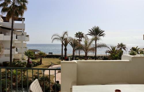 Lets In The Sun Arruzafa Playa Apartment