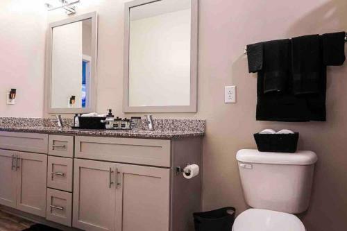 Luxury Keyless Smart Apartment W/indoor Fireplace
