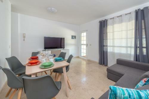 Apartamento Modern Family Home Above Swimming Pool