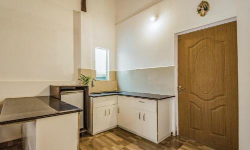 Apartamento Lavish Studio With A Pool, Near Candolim Beach