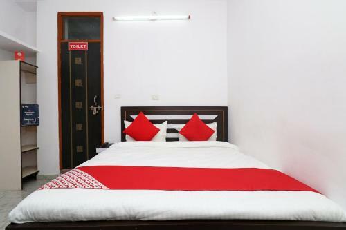 Hotel Oyo 18395 Star Palace