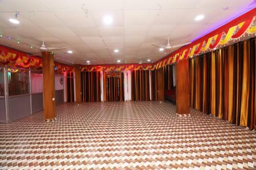 Hotel Oyo 18395 Star Palace
