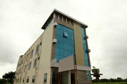 Hotel Vaccinated Staff- Oyo 14360 Park Inn