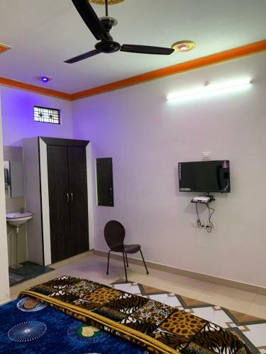 Hotel Dhanush Palace