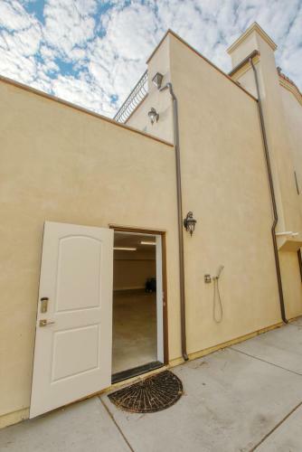 2885abd4-4bdrm Casa Blanca