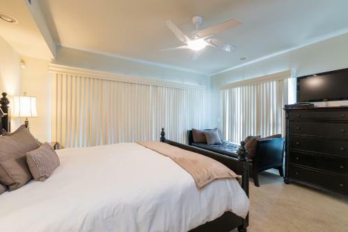 215 San Miguel
