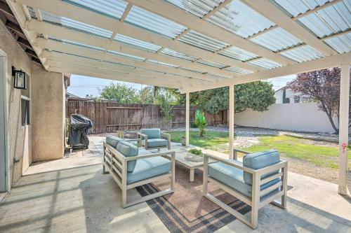 Stylish Bakersfield Getaway With Pool Table!