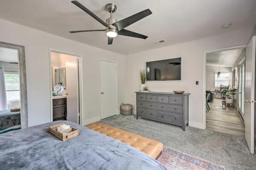 Stylish Bakersfield Getaway With Pool Table!