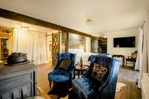 Old Hollywood Lodge-pets, Hottub-sauna, Speakeasy!