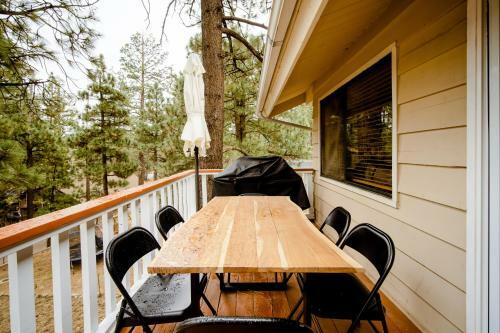 Old Hollywood Lodge-pets, Hottub-sauna, Speakeasy!