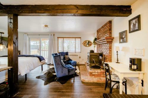 Old Hollywood Lodge-pets, Hottub-sauna, Speakeasy!