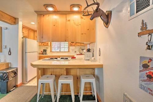 Cozy Cottage With Spacious Yard About 4 Mi To Ski!