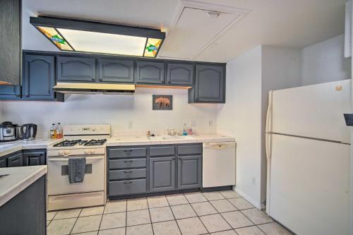 All-season Big Bear Home With Stone Fireplace!