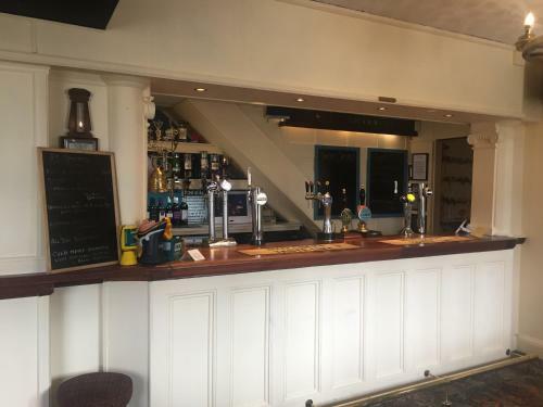 Hotel Halfway House Inn Country Lodge