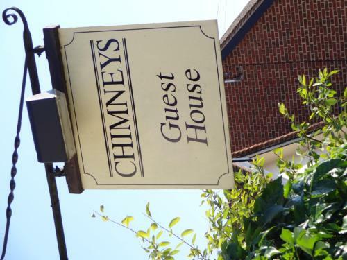 Hostal Chimneys