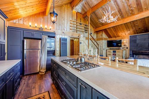 Black Raven Cabin
