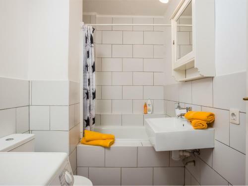 Apartamento 310.great Location In Las Americas, Sea Front!