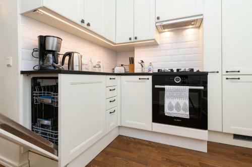 Central Gonsiori 2 Bedroom Cozy Apartment