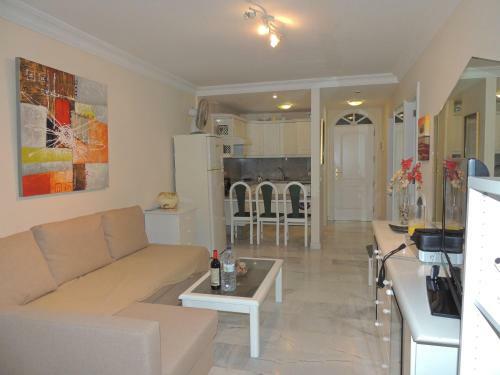 Apartamento Romantic Retreat With Marine View