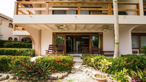 2-bedroom Beachfront Condo With Pool