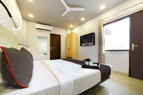 Hotel Collection O 39643 Chandan Hola Rd