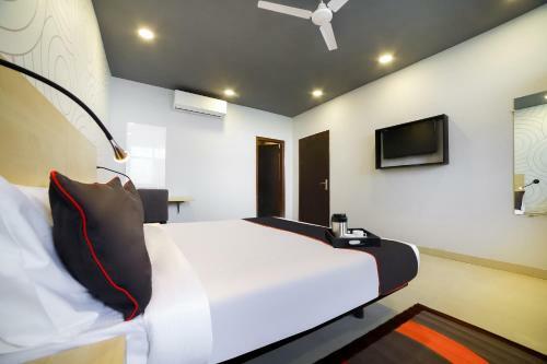 Hotel Collection O 39643 Chandan Hola Rd