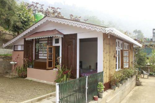Travellers Homestay-offbeat Destination