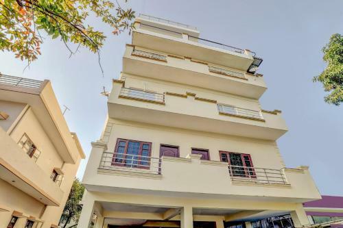 Hostal Oyo Home 78084 Lavish Penthouse