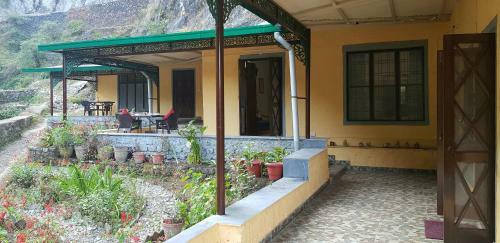 Hotel A Dogs Story, Mussoorie